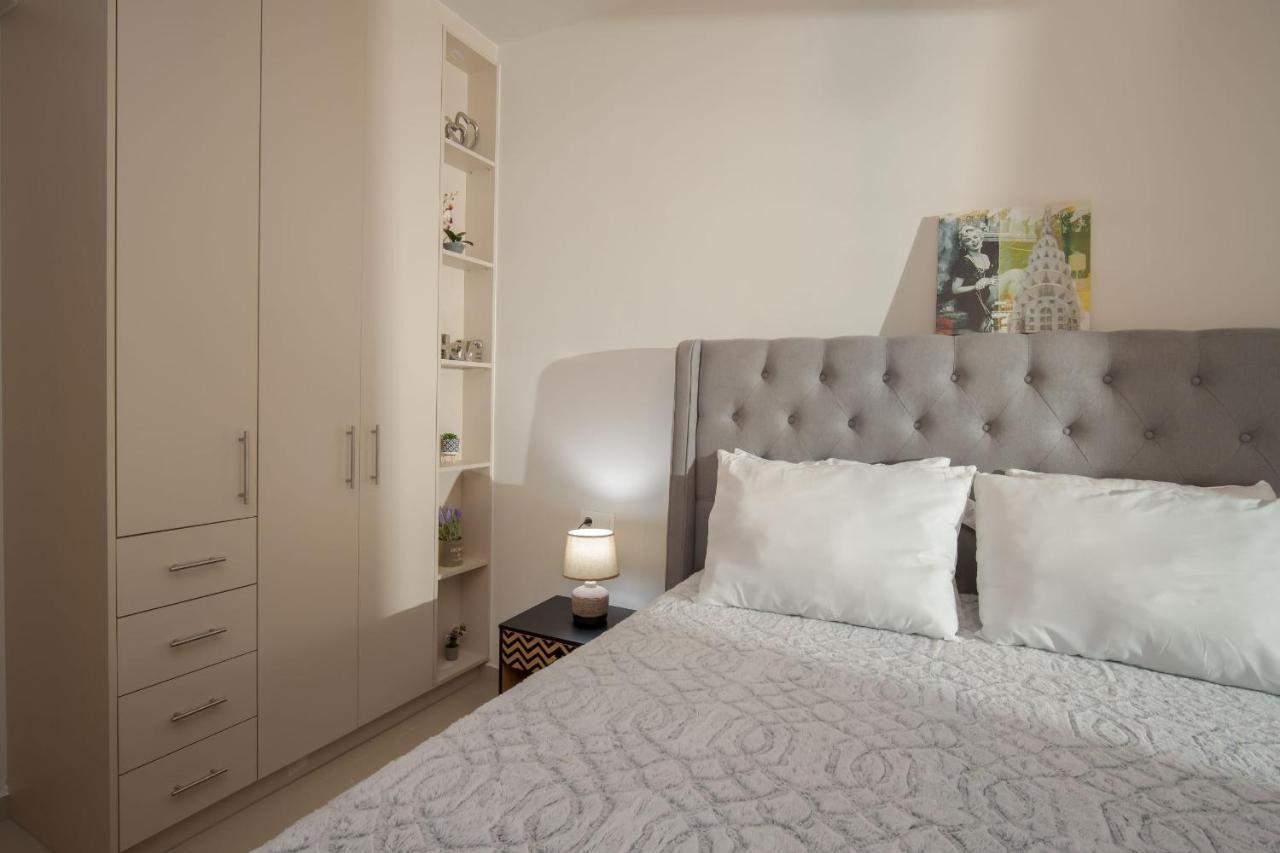 Apartment Downtown By Estia